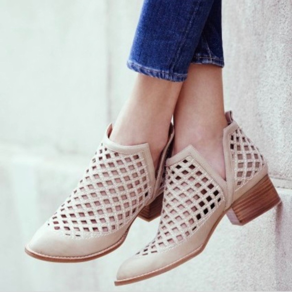 Jeffrey Campbell Taggart Open Weave Booties in Cream Tan size 6.5 Suede Leather